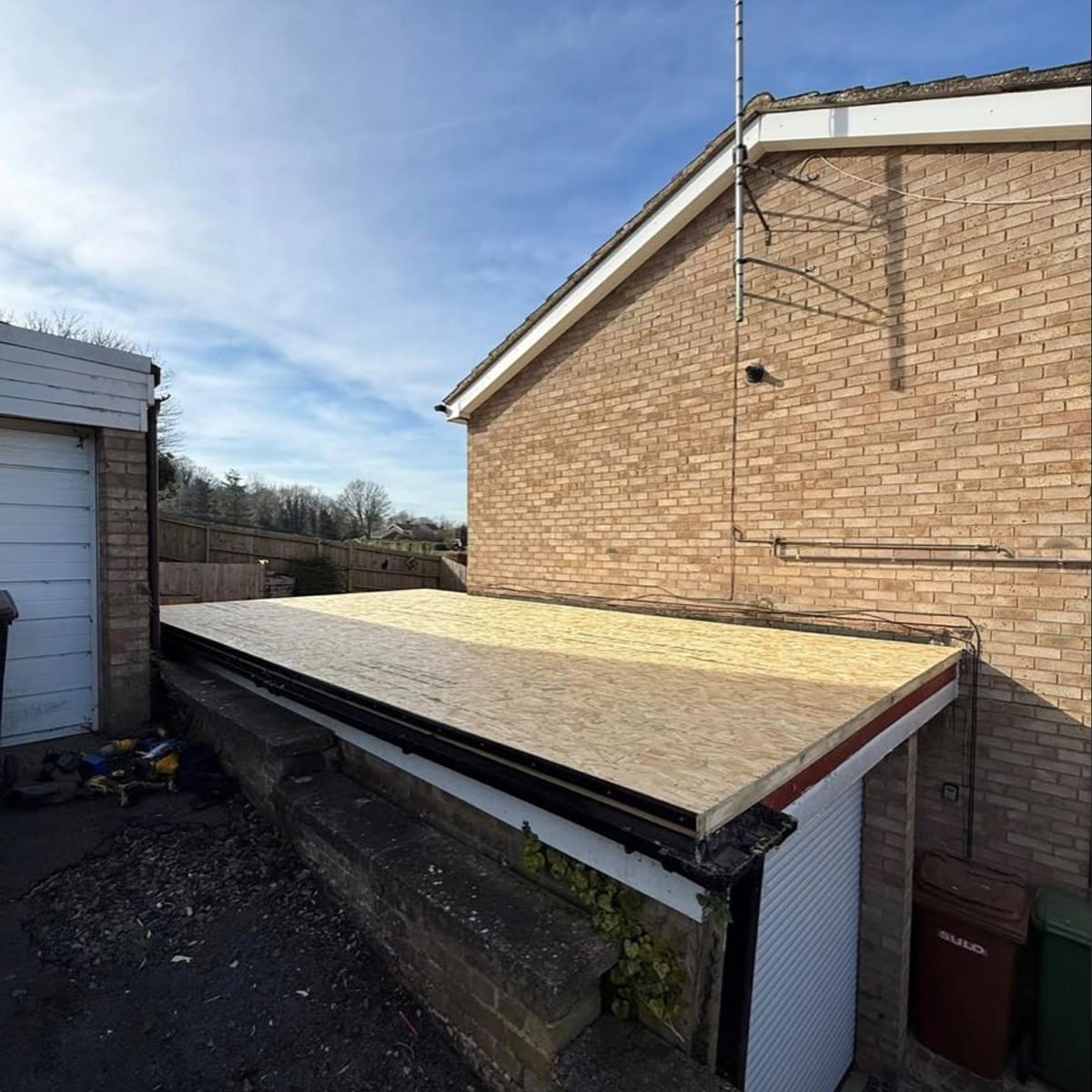 A finished rubber flat roof